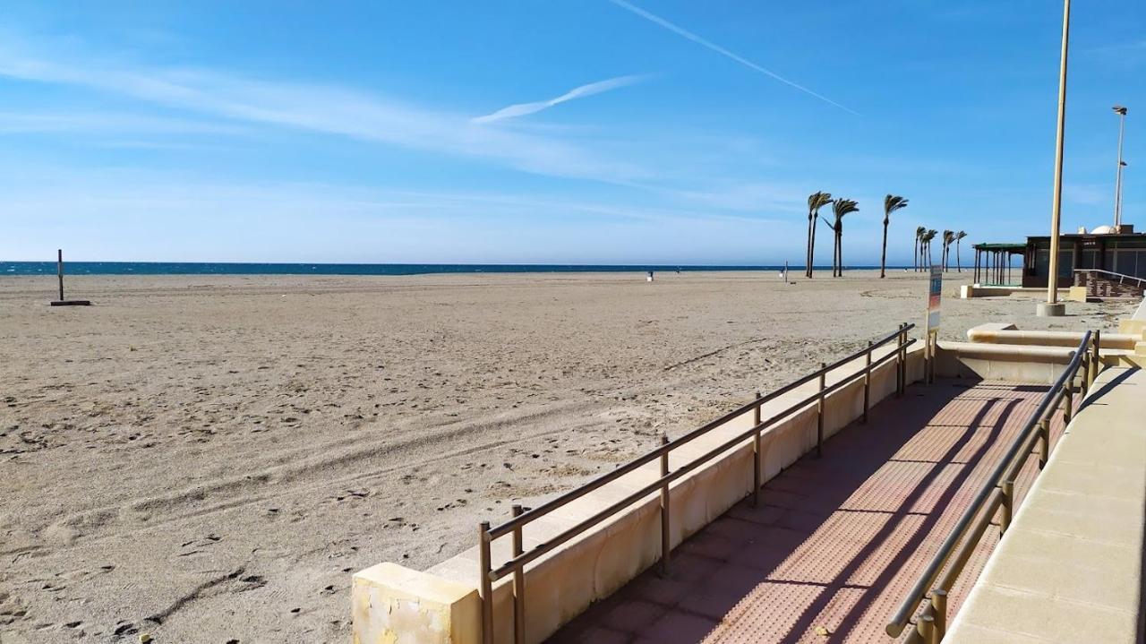 Atractivo Apartamento En La Playa Con Parking ロケタス・デ・マル エクステリア 写真